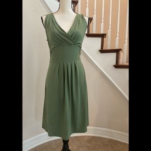 V-neck casual green summer dress